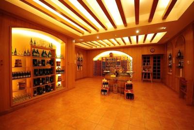 Tour económico de cata de vinos en las bodegas del valle de Bekaa Tour económico de cata de vinos en las bodegas del valle de Bekaa