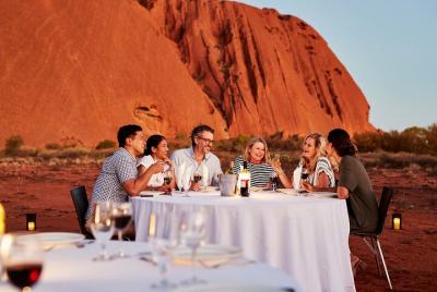 Cena de barbacoa campestre en Uluru (Ayers Rock) y excursión para observación de estrellas 