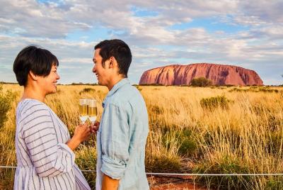 Excursión al atardecer en Uluru de 2 días y Kata Tjuta desde Ayers Rock