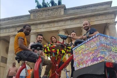 Recorrido por la ciudad de Berlín en bicicleta de cerveza y bicicleta de fiesta Recorrido por la ciudad de Berlín en bicicleta de cerveza y bicicleta de fiesta