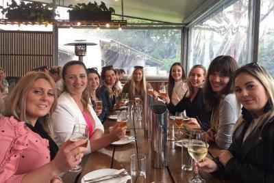 Tour de degustación de queso y vino en el interior - con almuerzo de 2 platos incluido Tour de degustación de queso y vino en el interior - con almuerzo de 2 platos incluido