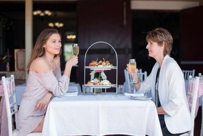 Tour escénico de té y vino por el interior de Sunshine Coast | Tour Privado Min 6 Adulto Tour escénico de té y vino por el interior de Sunshine Coast | Tour Privado Min 6 Adulto