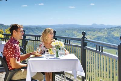 Tour del vino de Sunshine Coast | Tour privado Inc. Almuerzo y degustaciones de dos platos Tour del vino de Sunshine Coast | Tour privado Inc. Almuerzo y degustaciones de dos platos