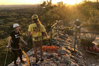 Rappel al atardecer con vistas panorámicas del interior de Noosa y Sunshine Coast