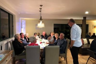 Cena progresiva de la isla Norfolk a las casas de la isla Cena progresiva de la isla Norfolk a las casas de la isla