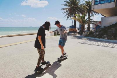 Lección de skate en la playa de Melbourne Lección de skate en la playa de Melbourne