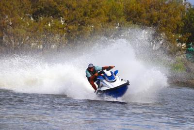 Tour en moto de agua de 2,5 horas con escala en la isla / Self Drive / Surfers Paradise Tour en moto de agua de 2,5 horas con escala en la isla / Self Drive / Surfers Paradise