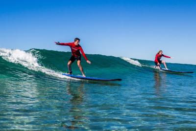 Surfers Paradise Jetboating y Lección de Surf Surfers Paradise Jetboating y Lección de Surf