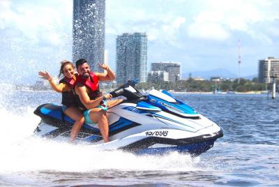 Paquete de moto de agua / lancha motora para 2 en Cavill Ave, Surfers Paradise Paquete de moto de agua / lancha motora para 2 en Cavill Ave, Surfers Paradise