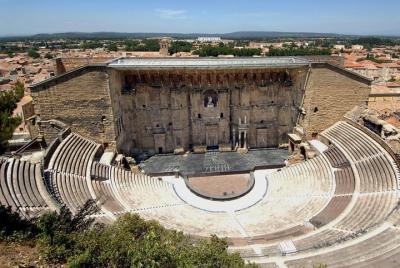Tour privado de Aviñón, Orange y Chateauneuf du Pape desde Arles