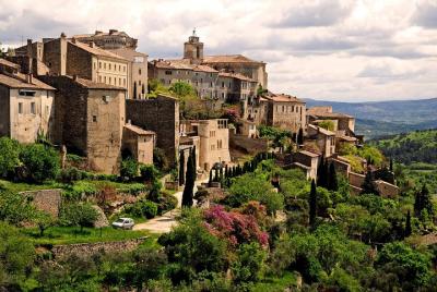 Excursión de la Provenza desde Aviñón incluyendo Gordes, Saint Rémy de Provence y Pont du Gard Excursión de la Provenza desde Aviñón incluyendo Gordes, Saint Rémy de Provence y Pont du Gard