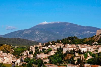 Escapada de un día en grupo a Vaison-la-Romaine y Séguret incluyendo cata de vino Provençal y degustación de quesos Escapada de un día en grupo a Vaison-la-Romaine y Séguret incluyendo cata de vino Provençal y degustación de quesos