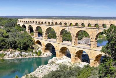 Excursión de medio día al Provenza del Gard du Gard y degustación de vinos desde Aviñón Excursión de medio día al Provenza del Gard du Gard y degustación de vinos desde Aviñón