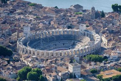 Excursión privada de un día a Arles, Les Baux-de-Provence y Saint-Remy-de-Provence desde Aviñón Excursión privada de un día a Arles, Les Baux-de-Provence y Saint-Remy-de-Provence desde Aviñón