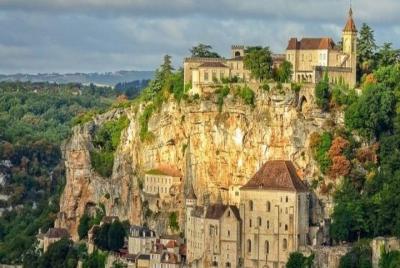 Tour privado de medio día a Rocamadour por EXPLOREO
