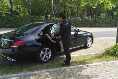 Traslado privado desde la ciudad de Biarritz al aeropuerto de San Sebastián