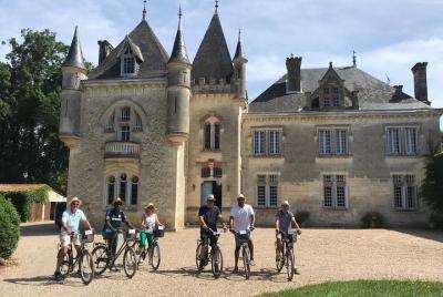 Recorrido en bicicleta por St-Emilion para grupos pequeños desde Burdeos, con cata de vinos y almuerzo