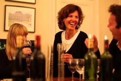 Burdeos Super Saver: Cata de vinos con almuerzo y recorrido vinícola por St-Emilion para grupos pequeños