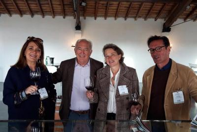 Excursión privada para amantes del vino en la región de Burdeos Médoc con visitas al castillo y degustaciones