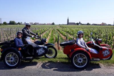 Tour privado de medio día en Saint-Emilion en un sidecar