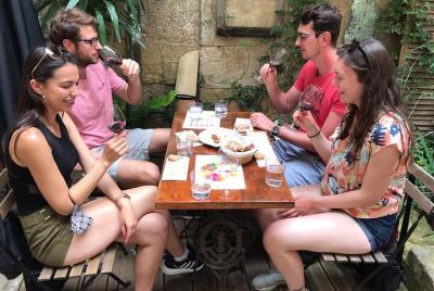 Grupo PEQUEÑO- TOUR HISTÓRICO DEL VINO Y CATA DE VINOS AVEC QUESOS
