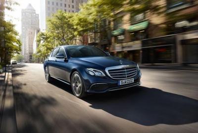 Traslado privado de Burdeos al aeropuerto en sedán de negocios