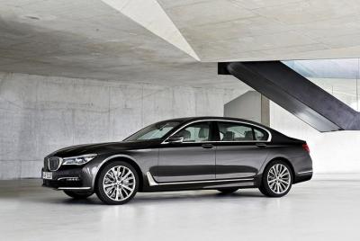 Traslado privado de Burdeos al aeropuerto en clase Premium