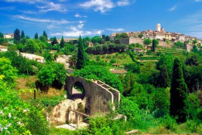 Excursión privada: campiña de la Riviera francesa desde Cannes visitando la Grasse Perfumery y St-Paul-de-Vence