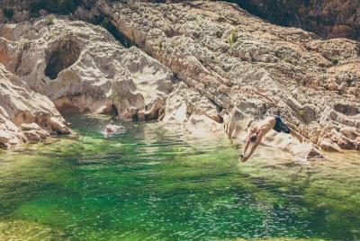 Caminata privada de día completo a Aragón y cataratas de Bierge