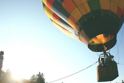 Montserrat y paseo en globo aerostático con visita al monasterio con recogida en el hotel