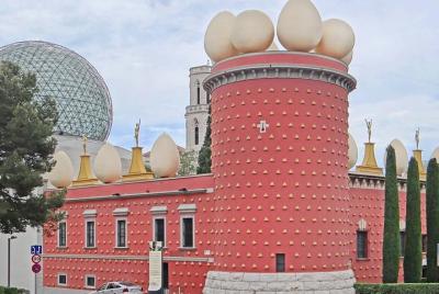 Excursión privada de 6 horas al Museo Dalí en Figueras desde Barcelona con recogida en el hotel