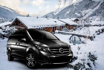 Aeropuerto de Grenoble: traslado privado VIP a Chamonix en clase V de Mercedes