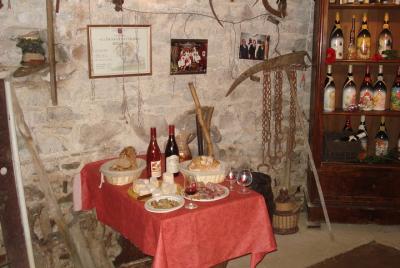 Aperitivo viticultor con degustación y mâchon en Chiroubles Aperitivo viticultor con degustación y mâchon en Chiroubles