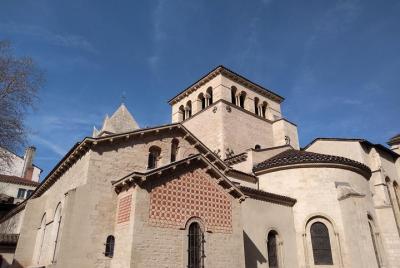La historia del cristianismo en Lyon a través de sus edificios religiosos. La historia del cristianismo en Lyon a través de sus edificios religiosos.