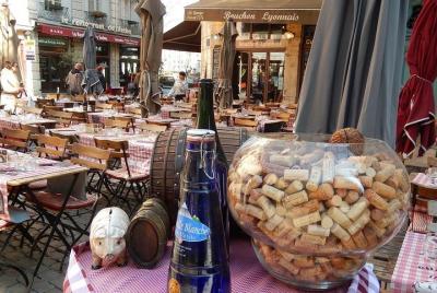 Tour privado de degustación de comida por el casco antiguo de Lyon con un experto local Tour privado de degustación de comida por el casco antiguo de Lyon con un experto local