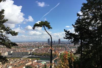 Visita guiada de la Basílica de Fourvière y el sitio galorromano de Lyon Visita guiada de la Basílica de Fourvière y el sitio galorromano de Lyon