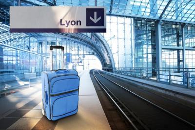 Transferencia de salida compartida: Lyon Hotel a Gare de Lyon Saint-Exupéry Transferencia de salida compartida: Lyon Hotel a Gare de Lyon Saint-Exupéry