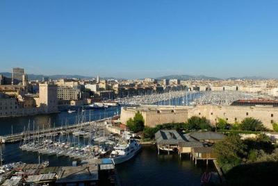 Transporte- conductor privado, aeropuerto de Marsella y ciudad