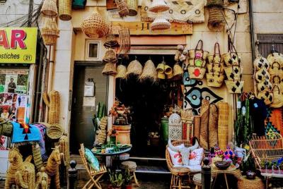 Noailles: un barrio mixto y su mercado exótico. Noailles: un barrio mixto y su mercado exótico.