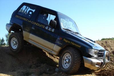 Travesía en 4x4 en una finca privada en Pays de Loire Travesía en 4x4 en una finca privada en Pays de Loire