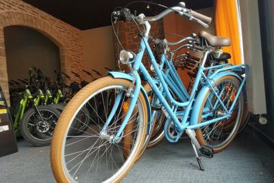 Alquiler de bicicletas y bicicletas eléctricas para el día y medio día. Alquiler de bicicletas y bicicletas eléctricas para el día y medio día.