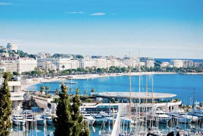 Tour de medio día en grupos pequeños a Cannes, Antibes y St-Paul de Vence Tour de medio día en grupos pequeños a Cannes, Antibes y St-Paul de Vence
