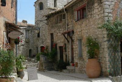 Excursión de un día completo para grupos reducidos a Cannes, Gourdon y Saint-Paul-de-Vence desde Niza Excursión de un día completo para grupos reducidos a Cannes, Gourdon y Saint-Paul-de-Vence desde Niza