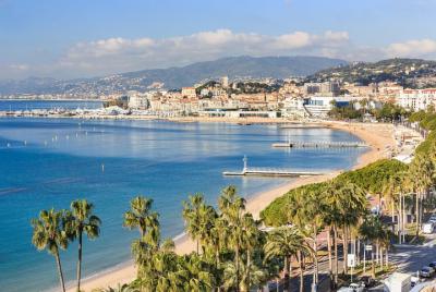 Tour de medio día para grupos pequeños a Cannes, Antibes y St Paul de Vence desde Niza Tour de medio día para grupos pequeños a Cannes, Antibes y St Paul de Vence desde Niza