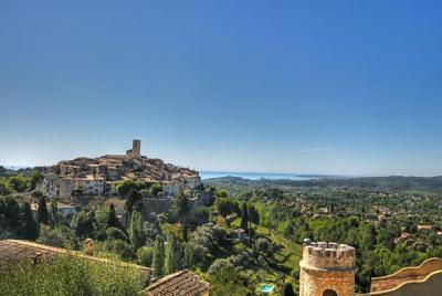 Excursión de medio día para grupos pequeños a St-Paul-de-Vence, Antibes y Cannes desde Niza Excursión de medio día para grupos pequeños a St-Paul-de-Vence, Antibes y Cannes desde Niza
