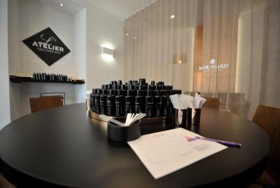 Taller VIP privado perfum 2 horas centro de Niza. Taller VIP privado perfum 2 horas centro de Niza.