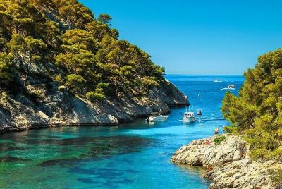 Tour privado de Calanques de Cassis, Aix-en-Provence y cata de vinos Tour privado de Calanques de Cassis, Aix-en-Provence y cata de vinos