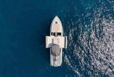 Cartas de niño salvaje! Day charters con una diferencia en la Riviera francesa Cartas de niño salvaje! Day charters con una diferencia en la Riviera francesa