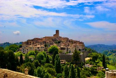 Visita privada a St. Paul de Vence, Tourrettes y Gourdon desde Niza Visita privada a St. Paul de Vence, Tourrettes y Gourdon desde Niza