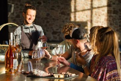 Tour privado del vino de la Riviera francesa, con un guía experto Tour privado del vino de la Riviera francesa, con un guía experto